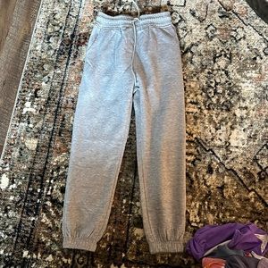 Gray sweatpants from Amazon. Never worn. Size small